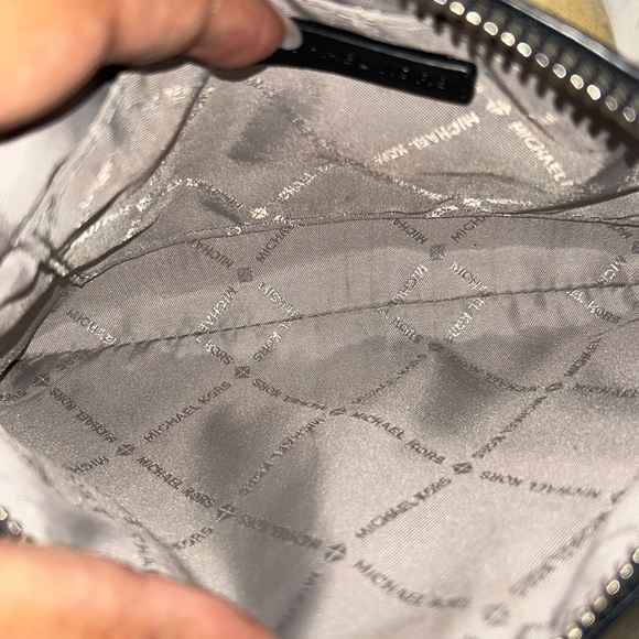 Michael Kors Black Jet Set Crossbody Bag - Picture 5 of 16